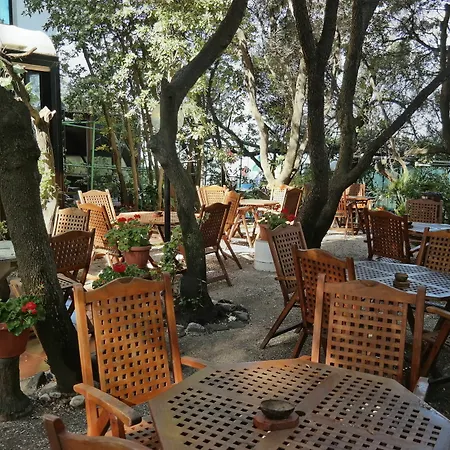 Hotel Lo Scoglietto 3*